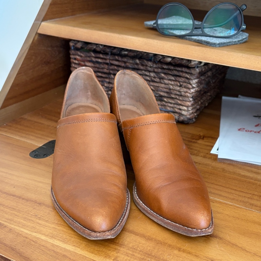 Women's Pointed Toe Slip-On Leather Loafers in Tan